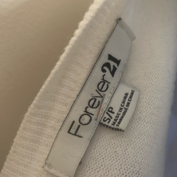 Sweaters. - Picture 4 of 8